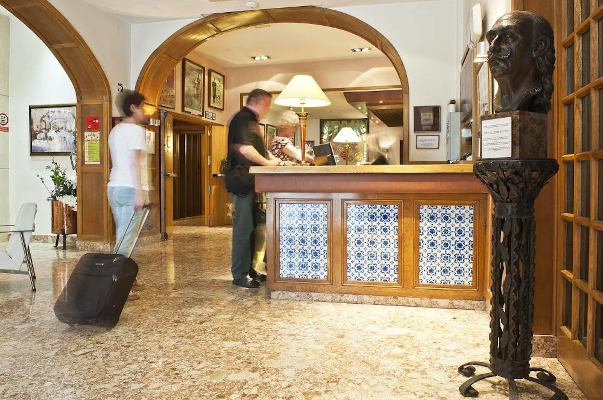 Hotel Duran Фигерас Екстериор снимка